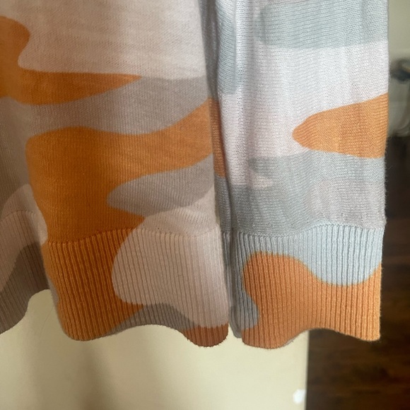 Lisa Todd lightweight sweater, Size M. - Picture 4 of 5